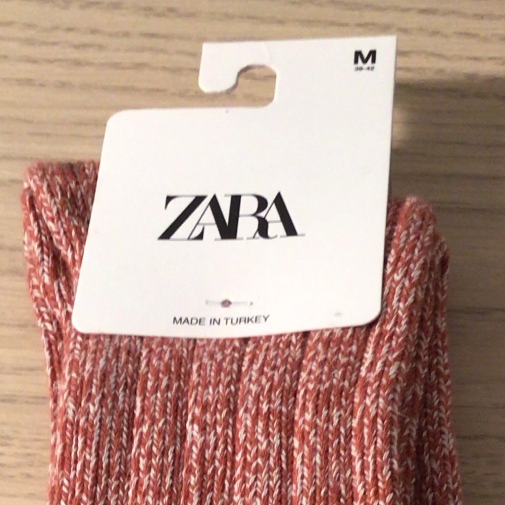 Zara Men's Marled Rust & White Ribbed Socks - Picture 3 of 3